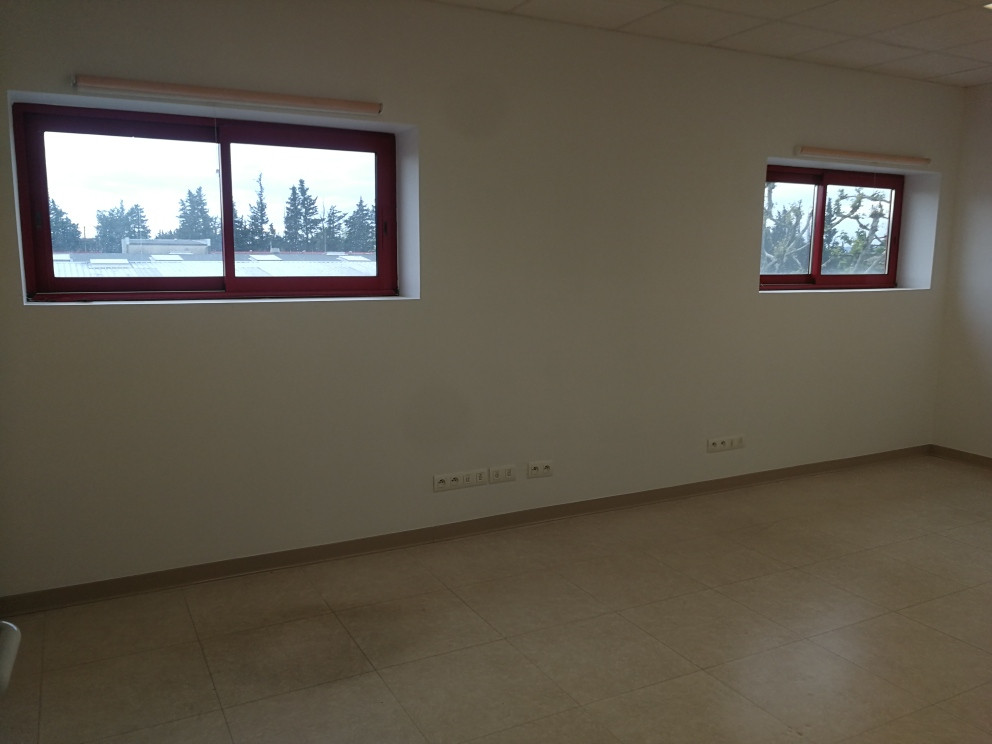 
                                                Location
                                                 À louer – Entrepôt de 8 500 m² à Orange