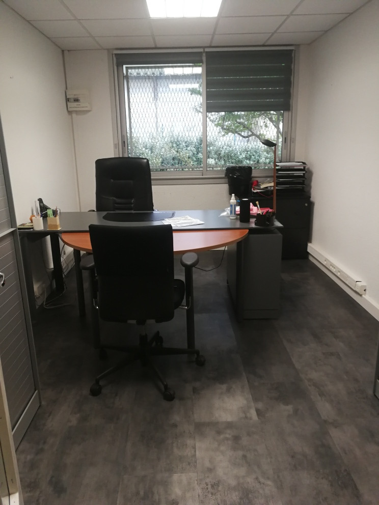 
                                                Location
                                                 À louer – Entrepôt de 8 500 m² à Orange