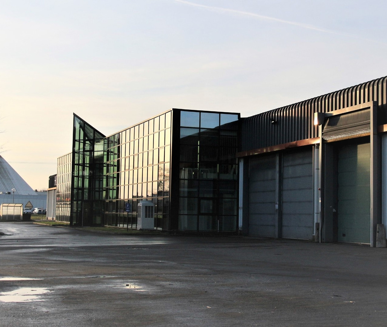 
                                                Location
                                                 À louer - entrepôt entre 1 120 et 1 460 m² à Avelin