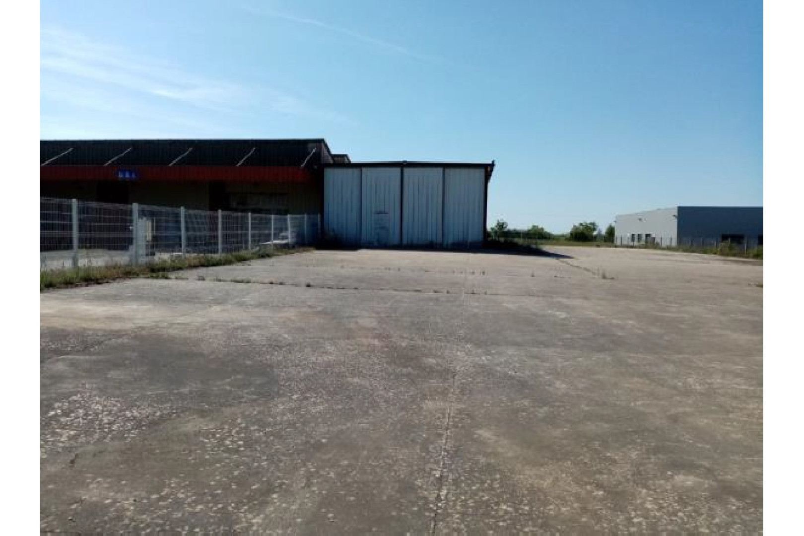 
                                                Location
                                                 À louer – Entrepôt industriel de 200 m² à Oucques La Nouvelle, Loir-et-Cher (41)