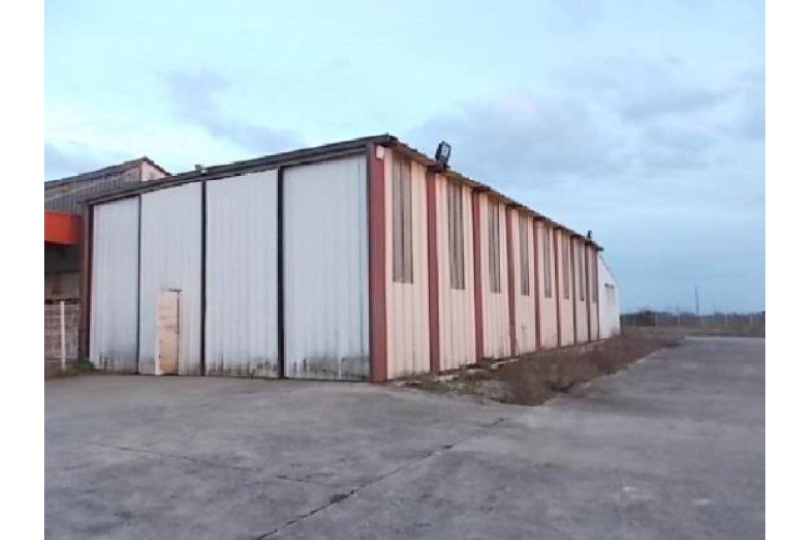 
                                                Location
                                                 À louer – Entrepôt industriel de 200 m² à Oucques La Nouvelle, Loir-et-Cher (41)