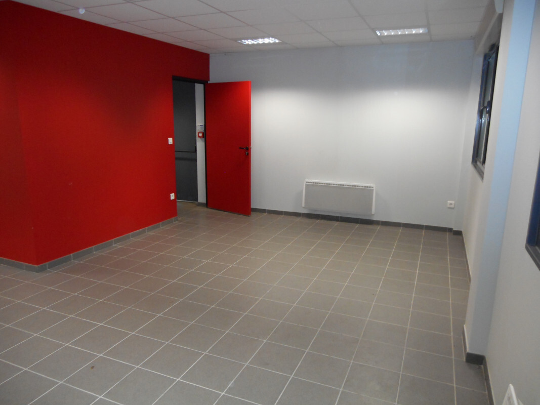 
                                                Location
                                                 À Louer – Entrepôt industriel de 4 666 m² en zone portuaire à Calais (62)