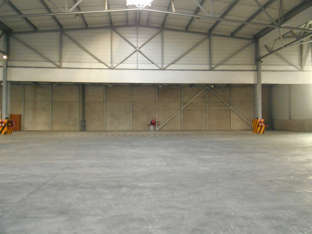 
                                                Location
                                                 À Louer – Entrepôt industriel de 4 666 m² en zone portuaire à Calais (62)