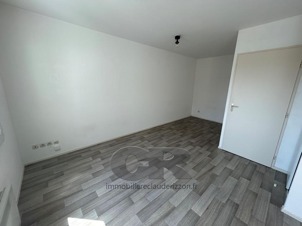 
                                                Location
                                                 A LOUER F1 AVEC PARKING - secteur BONSECOURS