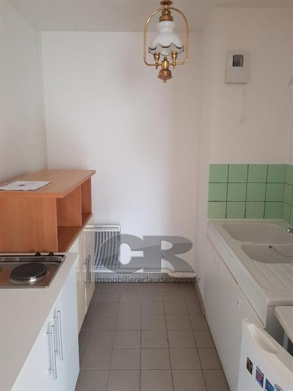 
                                                Location
                                                 A LOUER F1B PROCHE IUT CHARLEMAGNE