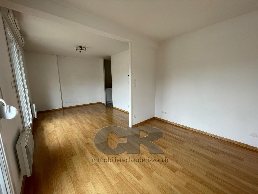 
                                                Location
                                                 A LOUER F1B PROCHE IUT CHARLEMAGNE