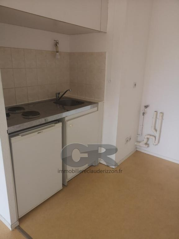 
                                                Location
                                                 A LOUER F2 avec box en sous-sol