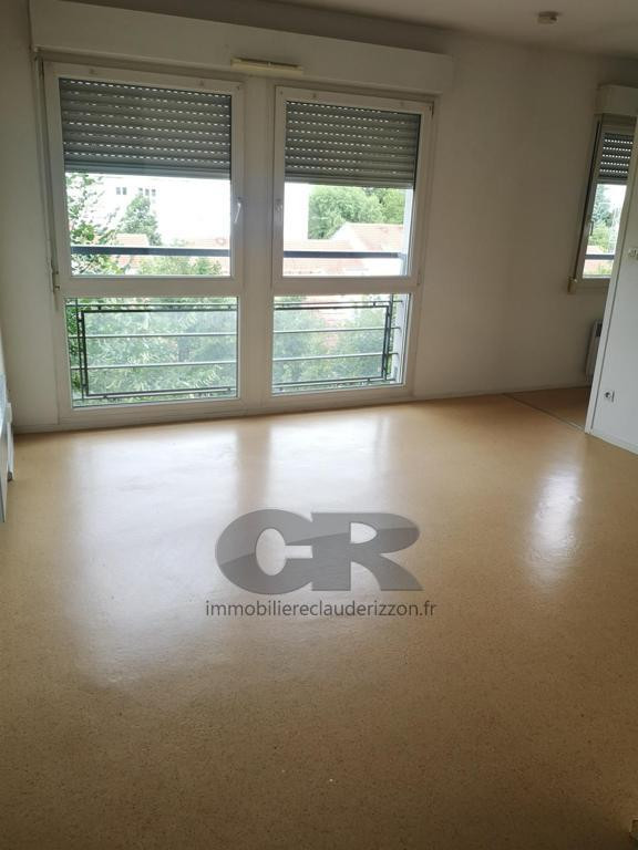 
                                                Location
                                                 A LOUER F2 avec box en sous-sol