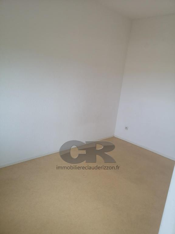 
                                                Location
                                                 A LOUER F2 avec box en sous-sol