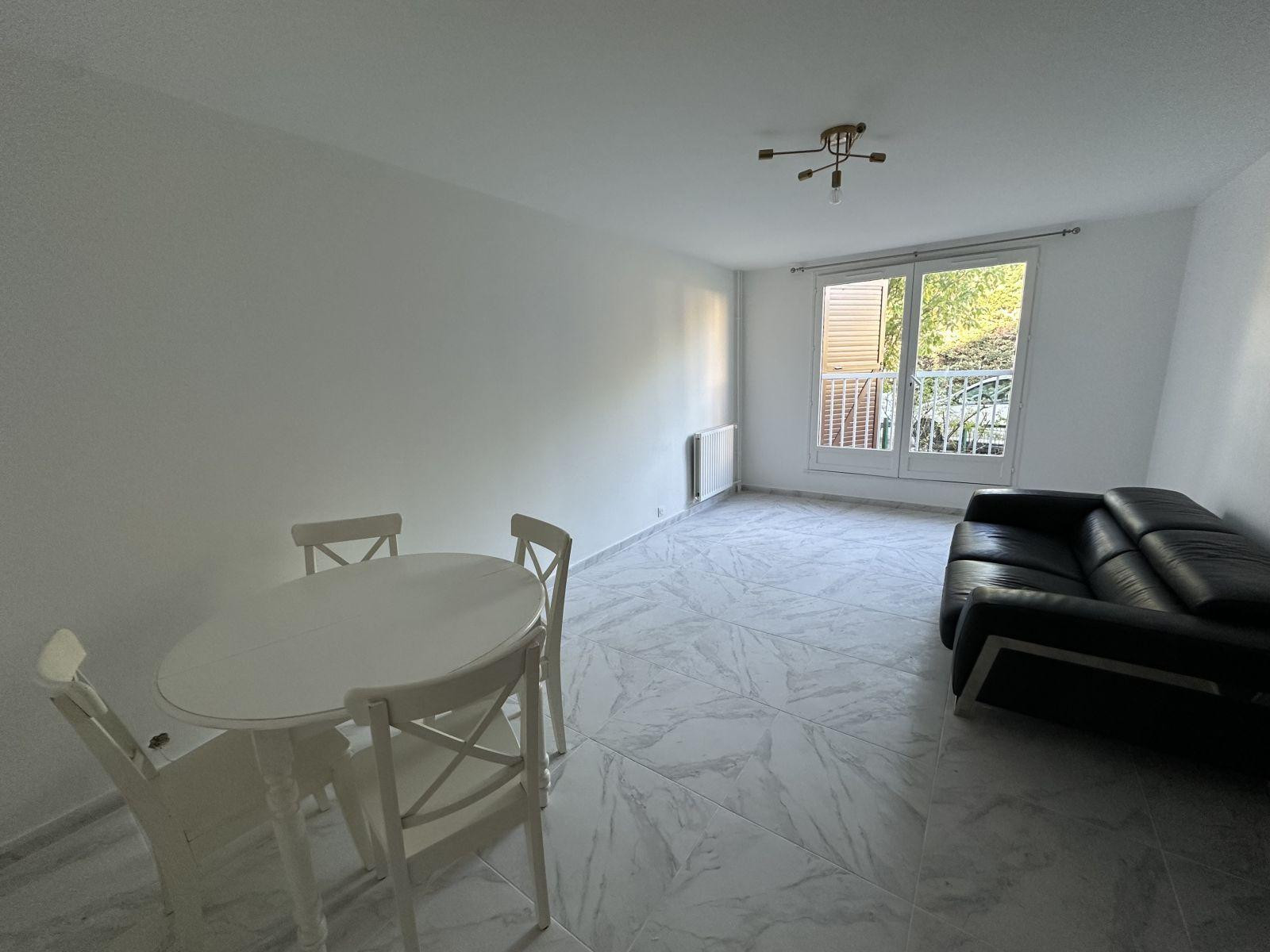 
                                                Location
                                                 À louer Grand 3 pièces meublé 66 m² Rénové à neuf
