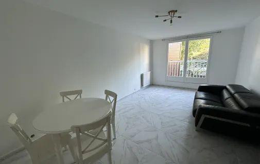 
                                                Location
                                                 À louer Grand 3 pièces meublé 66 m² Rénové à neuf