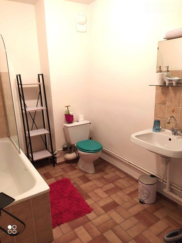 
                                                Location
                                                 A louer grand F1 meublé