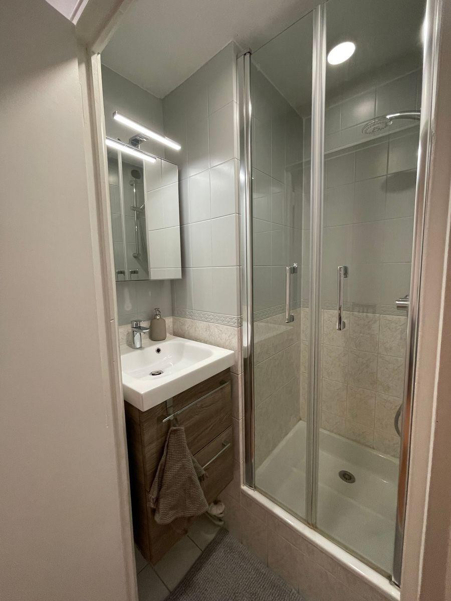 
                                                Location
                                                 À louer : grand studio meublé 750/mois Montgeron