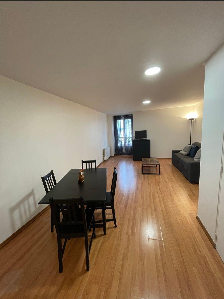 
                                                Location
                                                 À louer : grand studio meublé 750/mois Montgeron