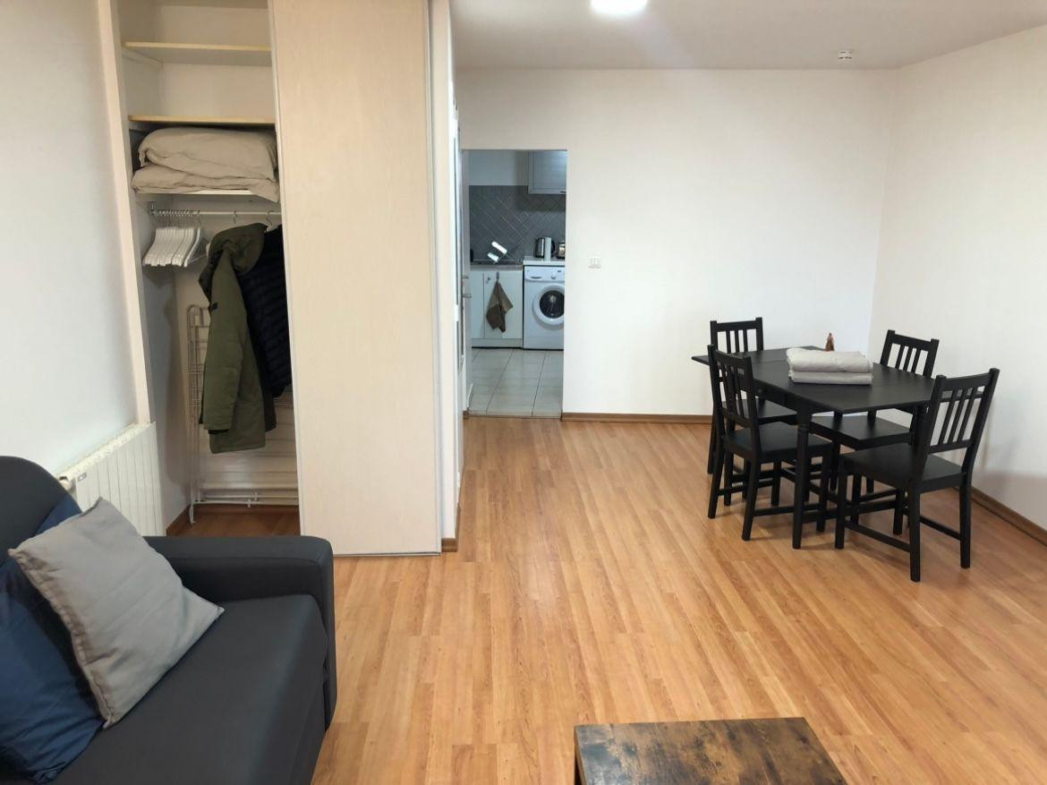 
                                                Location
                                                 À louer : grand studio meublé 750/mois Montgeron