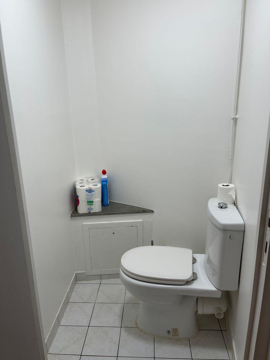 
                                                Location
                                                 À louer : grand studio meublé 750/mois Montgeron