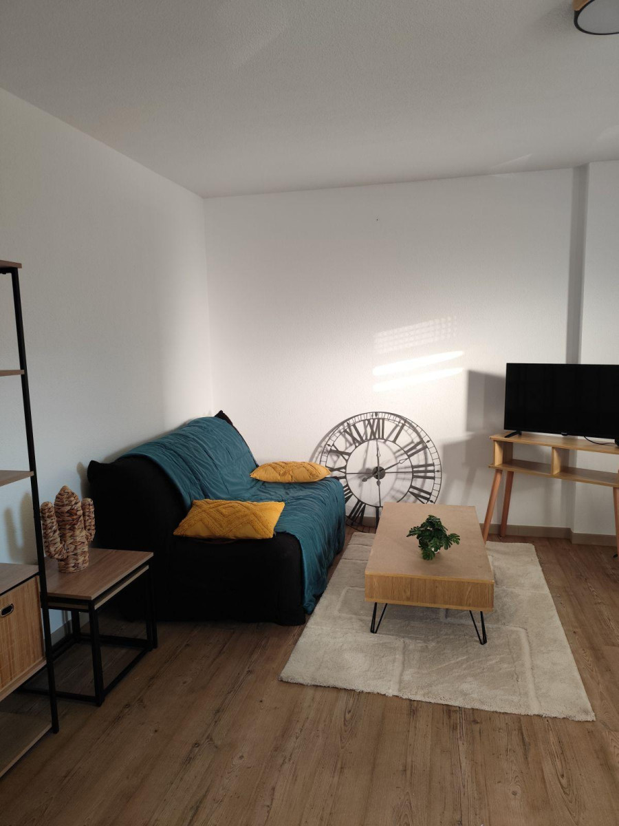 
                                                Location
                                                 à Louer Joli Appartement meublé!