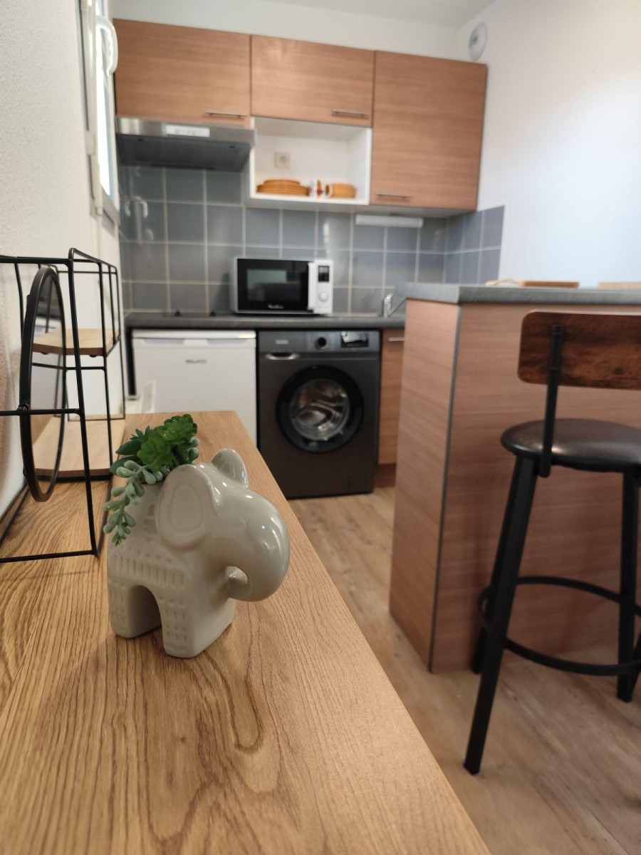 
                                                Location
                                                 à Louer Joli Appartement meublé!