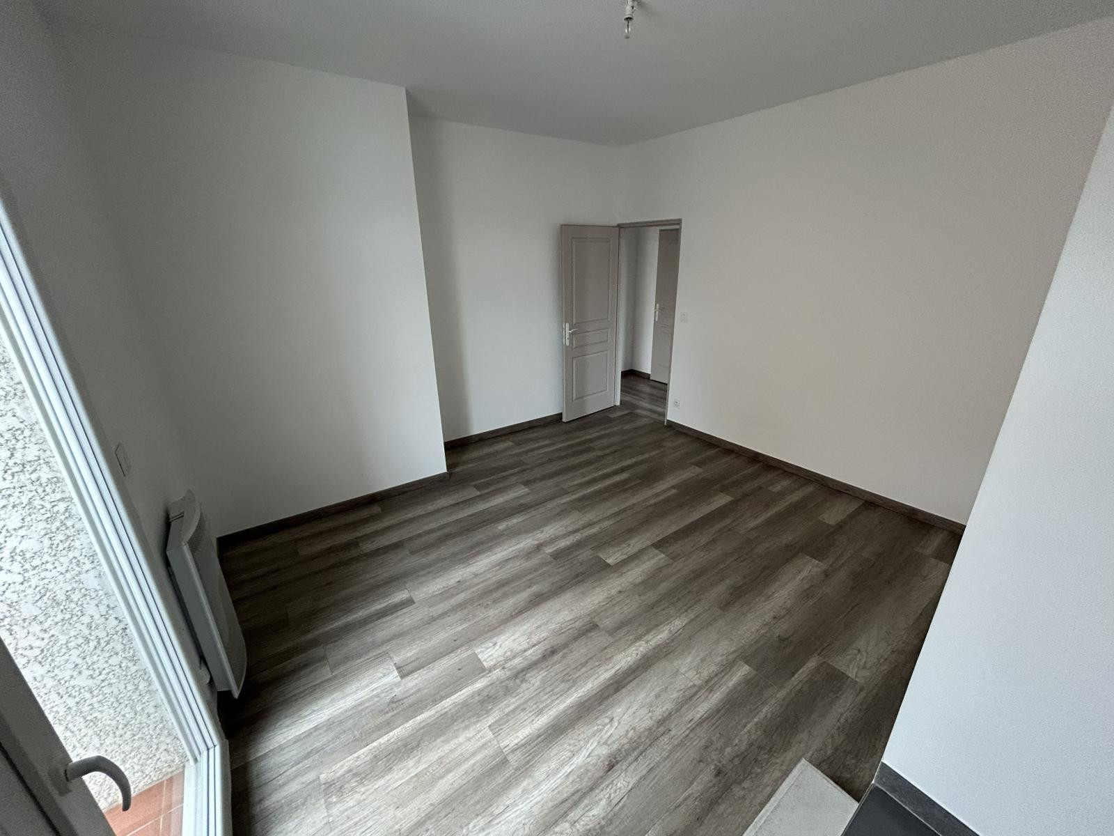 
                                                Location
                                                 A louer jolie T3 très éclairé