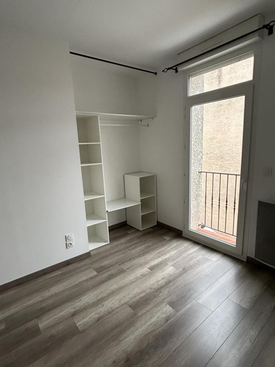 
                                                Location
                                                 A louer jolie T3 très éclairé