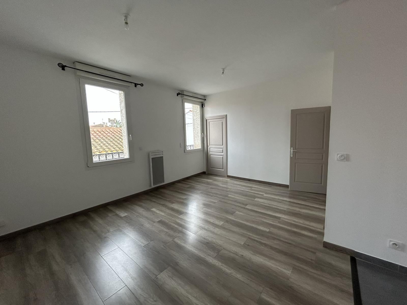 
                                                Location
                                                 A louer jolie T3 très éclairé