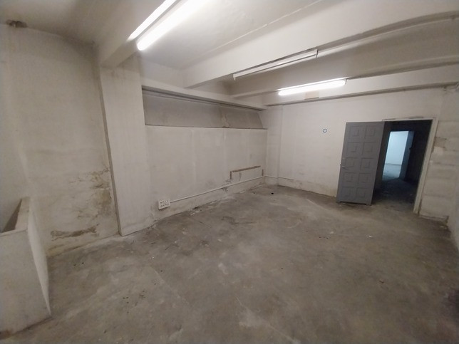 
                                                Location
                                                 À louer - Local commercial 175 m² à Marseille - Bouches-du-Rhône (13)