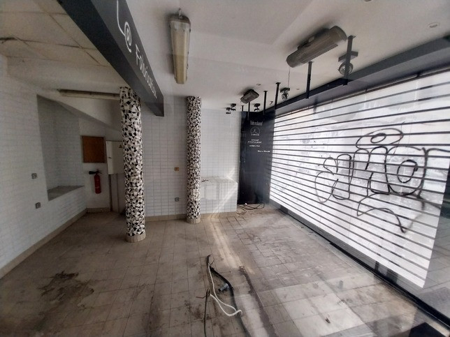 
                                                Location
                                                 À louer - Local commercial 175 m² à Marseille - Bouches-du-Rhône (13)