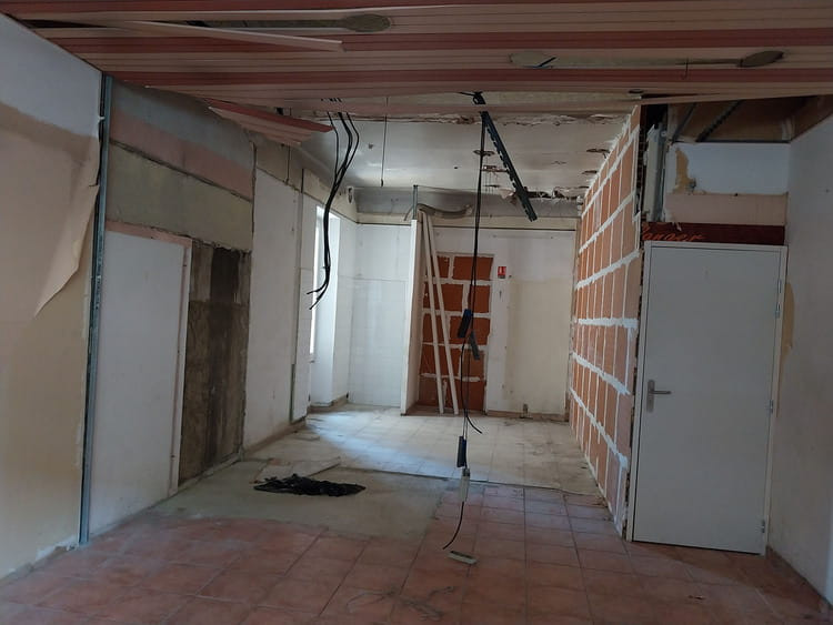 
                                                Location
                                                 À louer - Local commercial 40 m² dans le 11ème arrondissement de Marseille – Bouches-du-Rhône (13)