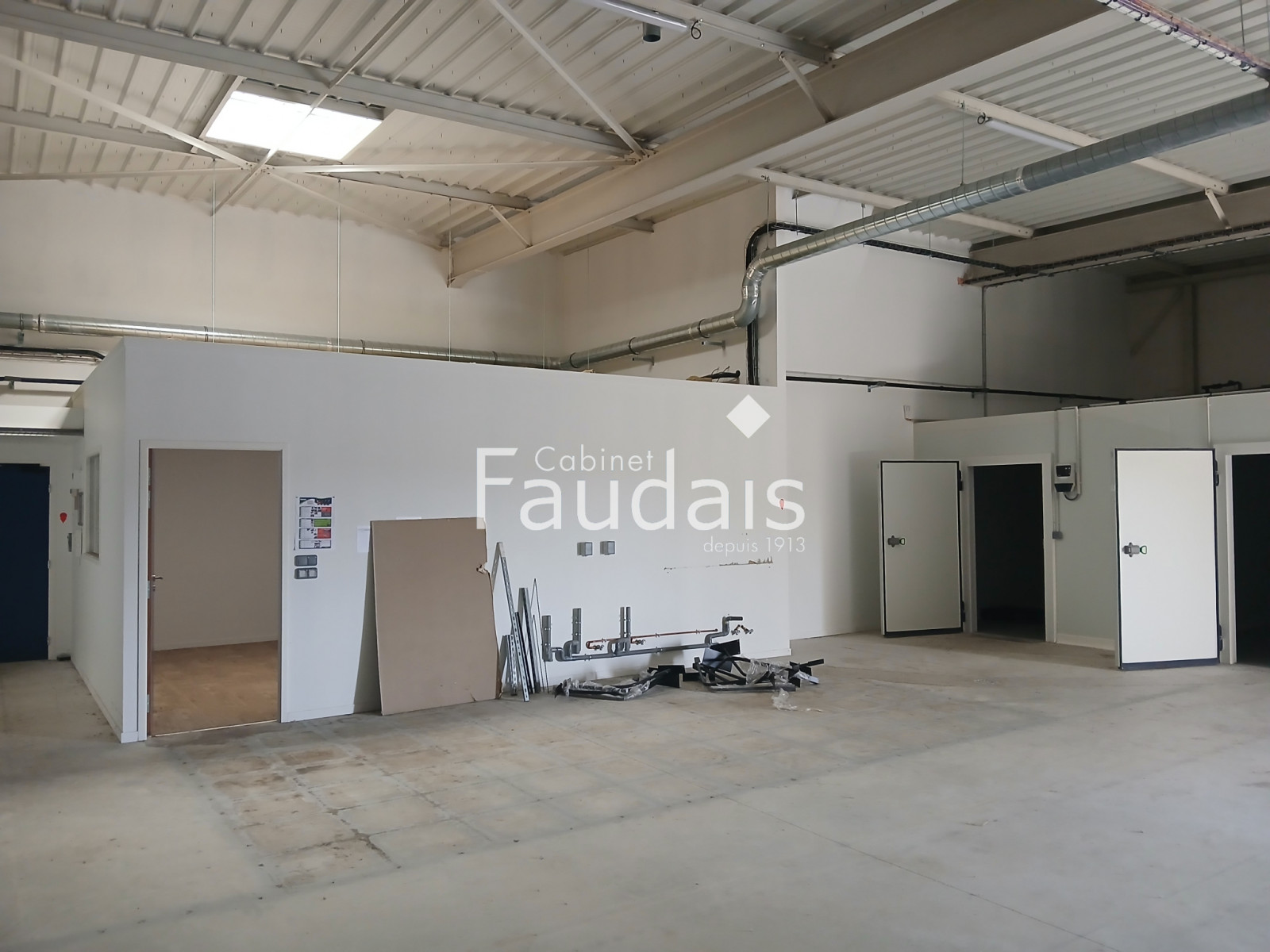 
                                                Location
                                                 À LOUER   LOCAL COMMERCIAL DE 670 m2   SAINT-AMAND VILLAGES 