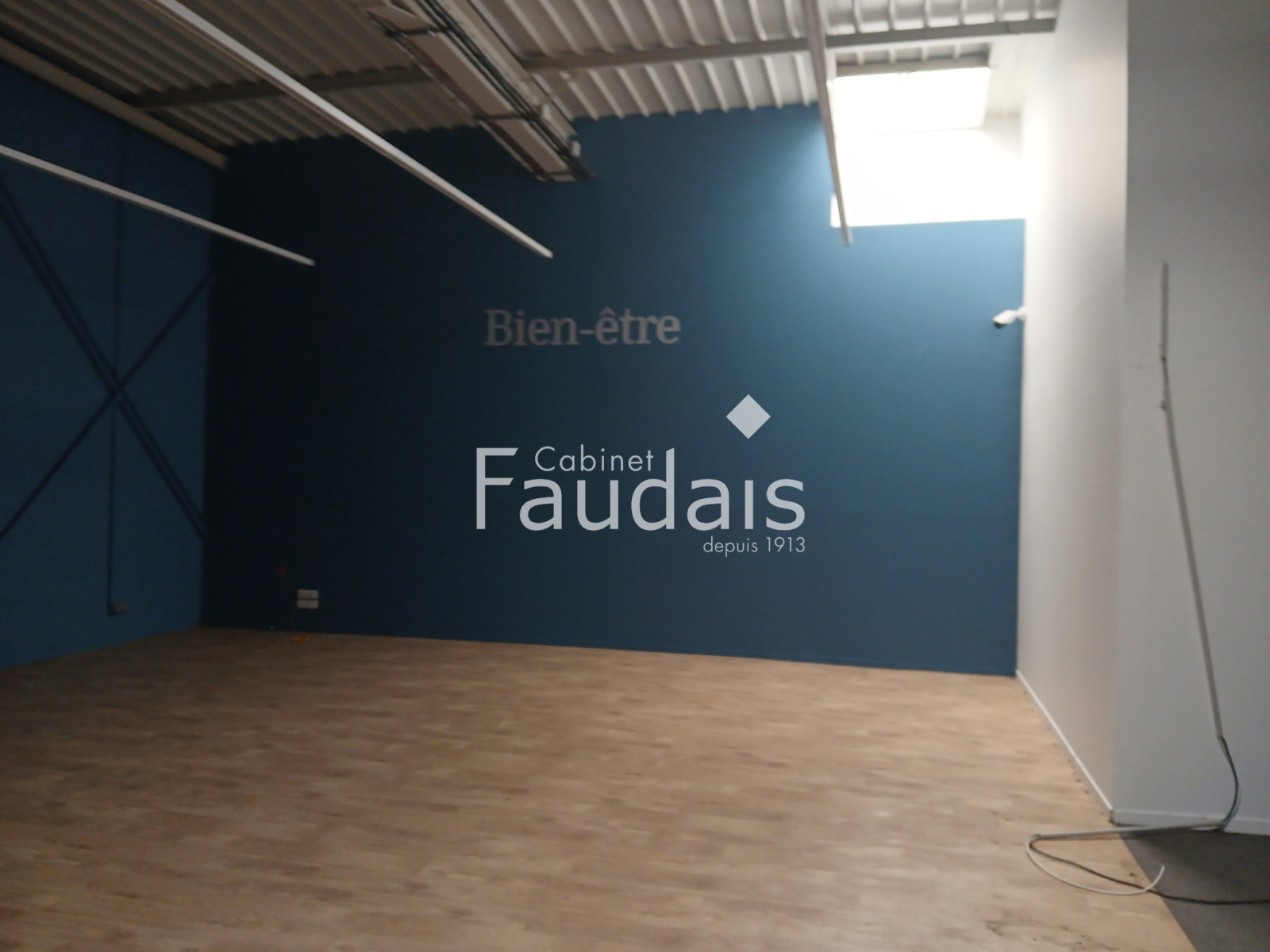 
                                                Location
                                                 À LOUER   LOCAL COMMERCIAL DE 670 m2   SAINT-AMAND VILLAGES 