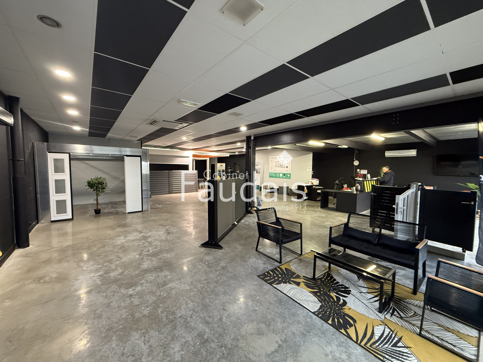 
                                                Location
                                                 À LOUER   LOCAL COMMERCIAL ENTRÉE DE SAINT-LÔ