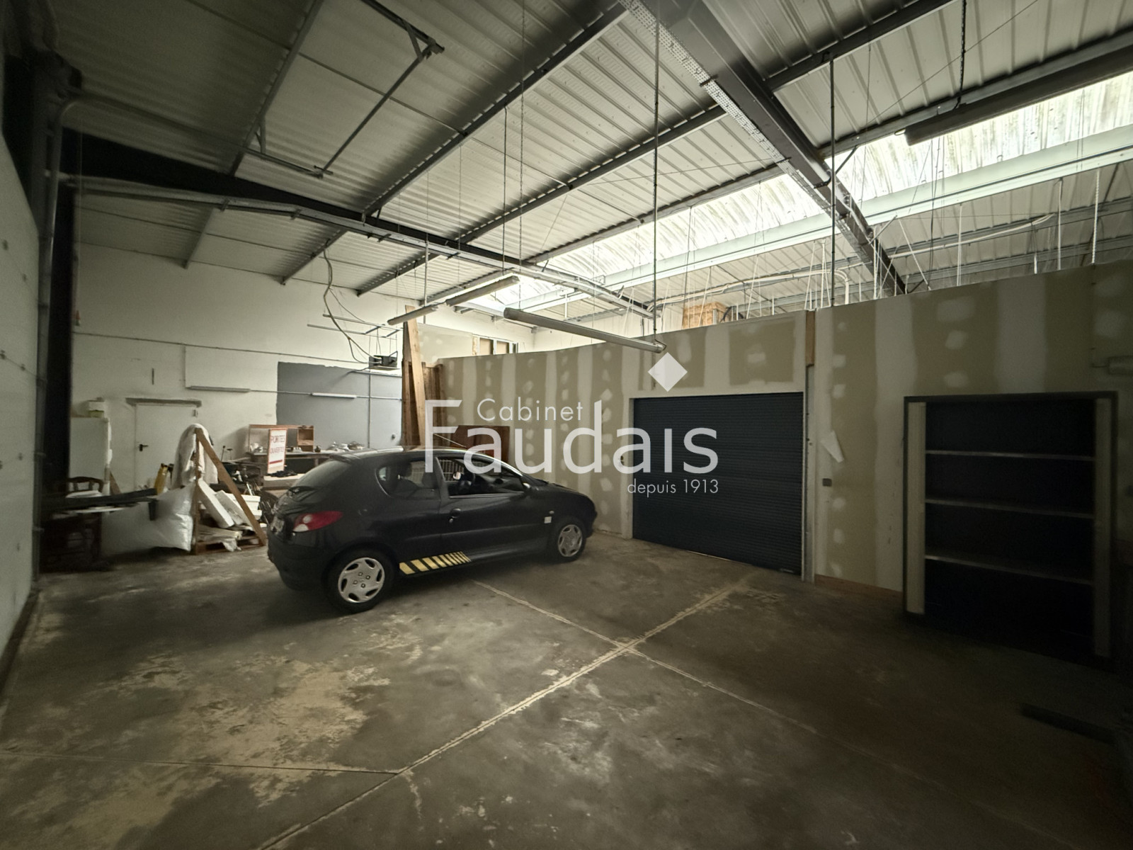 
                                                Location
                                                 À LOUER   LOCAL COMMERCIAL ENTRÉE DE SAINT-LÔ