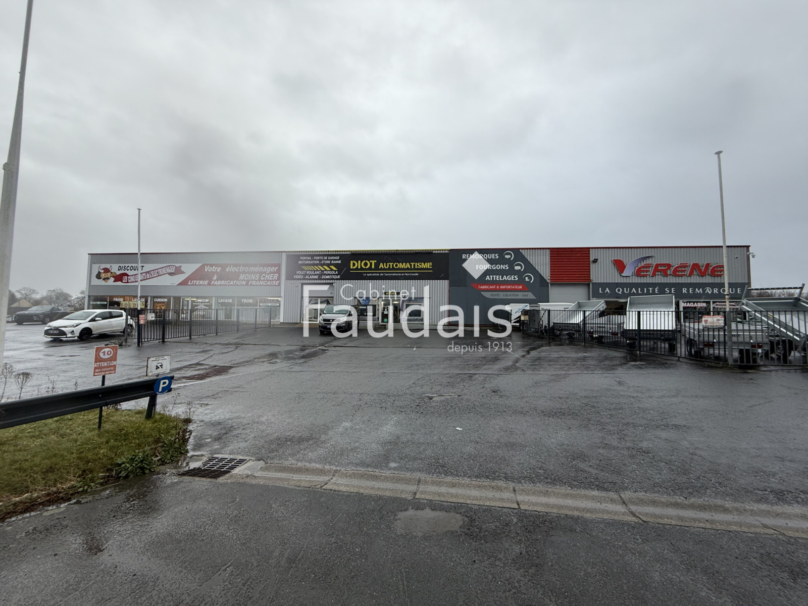 
                                                Location
                                                 À LOUER   LOCAL COMMERCIAL ENTRÉE DE SAINT-LÔ