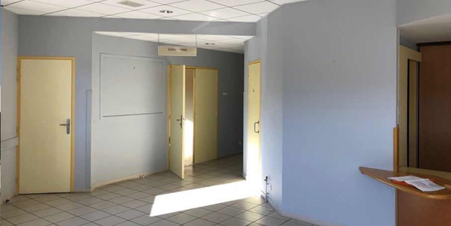 
                                                Location
                                                 À louer - local d'activité de 420 m² à Valréas