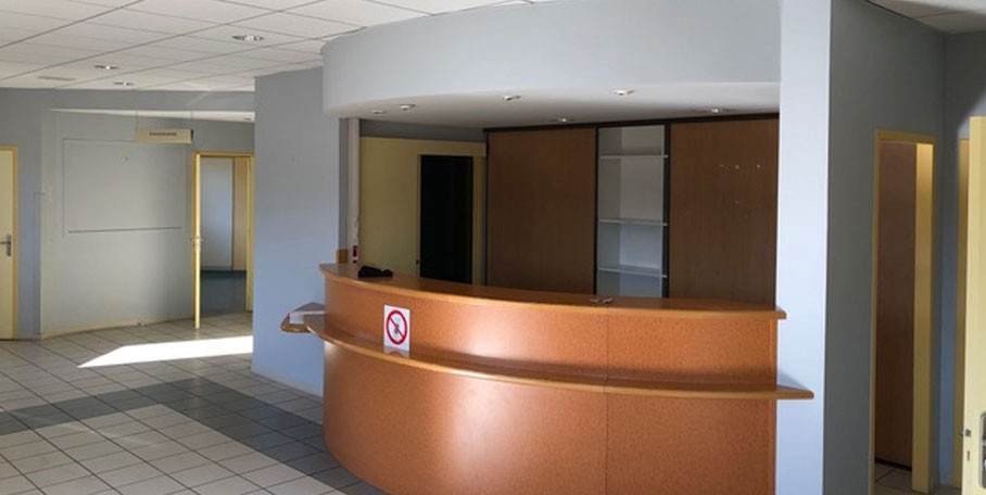 
                                                Location
                                                 À louer - local d'activité de 420 m² à Valréas