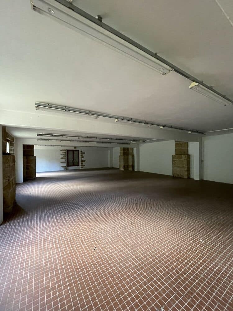 
                                                Location
                                                 À louer – Local d'activités de 1 000 m² à Foix – Ariège (09)