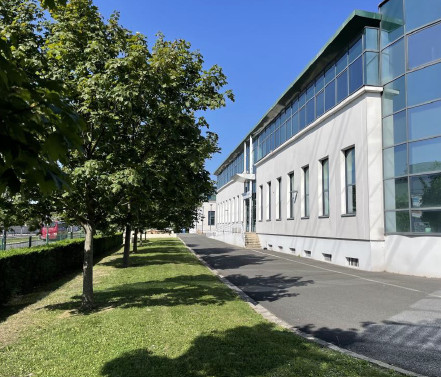 
                                                Location
                                                 À louer - Local d'activités de 1049 m² à Villeneuve la Garenne (92)