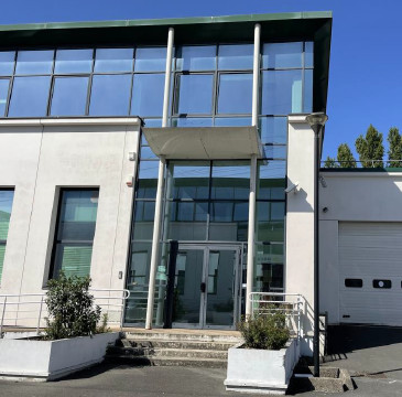 
                                                Location
                                                 À louer - Local d'activités de 1049 m² à Villeneuve la Garenne (92)