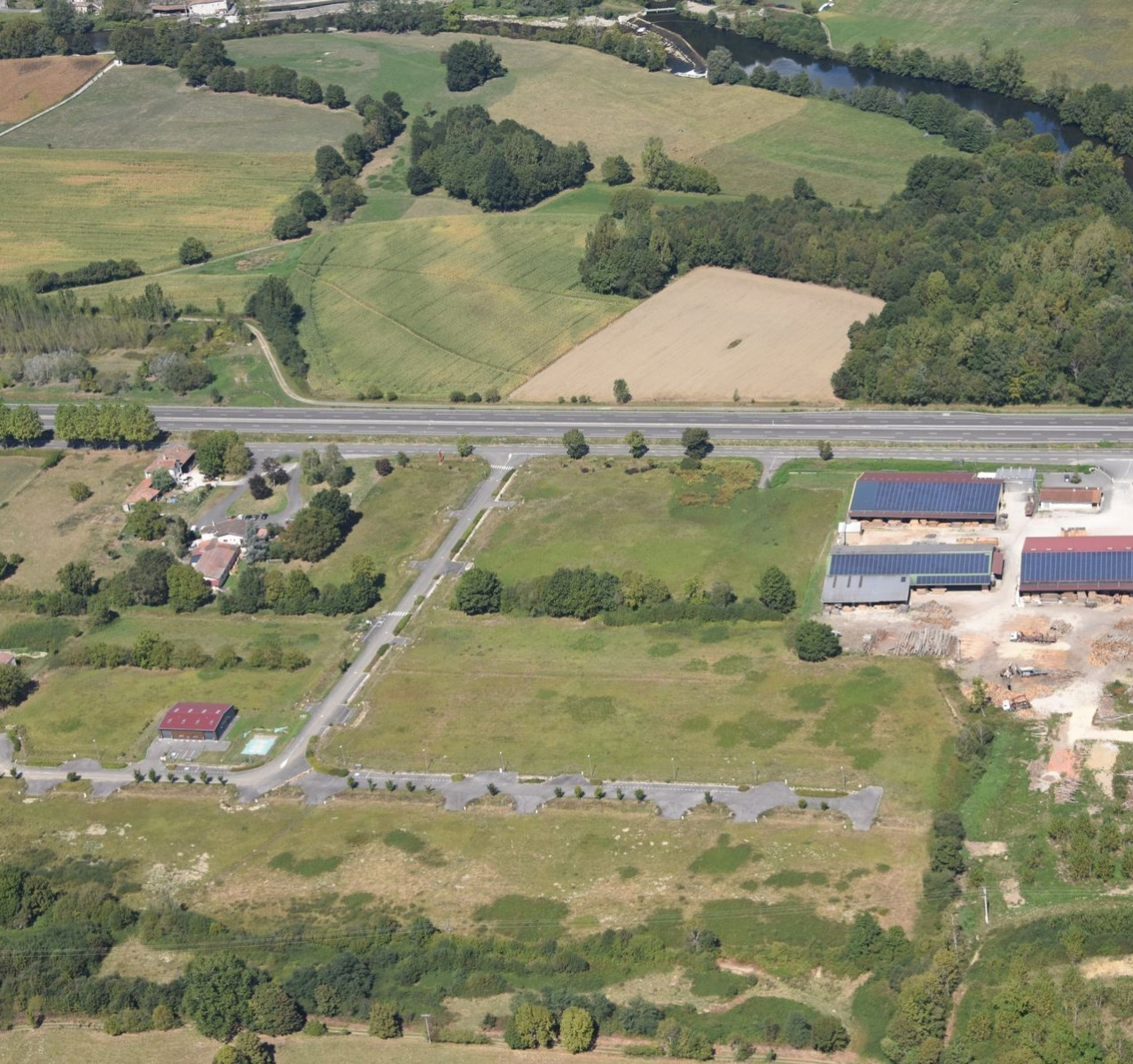 
                                                Location
                                                 À louer - Local d'activités de 147 m² sur la zone d'activité du Pitarlet à proximité de Toulouse - A