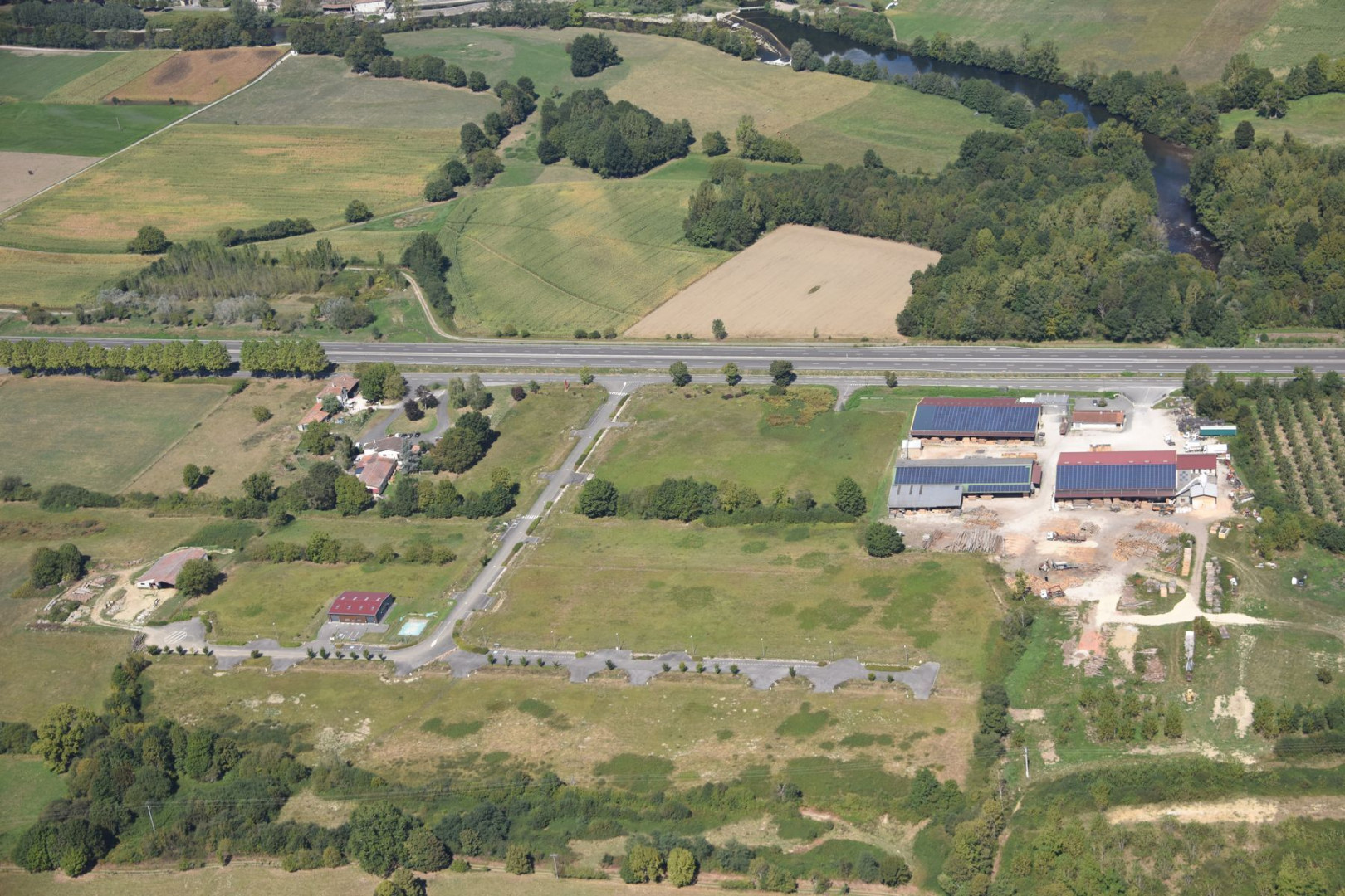 
                                                Location
                                                 À louer – Local d'activités de 147 m² sur la zone d'activité du Pitarlet à proximité de Toulouse – Ariège (09)