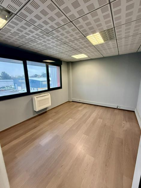 
                                                Location
                                                 À louer – Local d'activités de 250 m² à Bédarrides – Vaucluse (84)