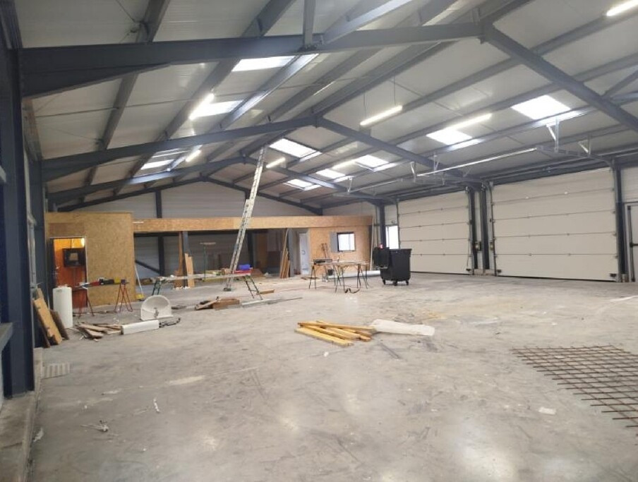 
                                                Location
                                                 À louer – Local d'activités de 336 m² à Vierzon – Cher (18)