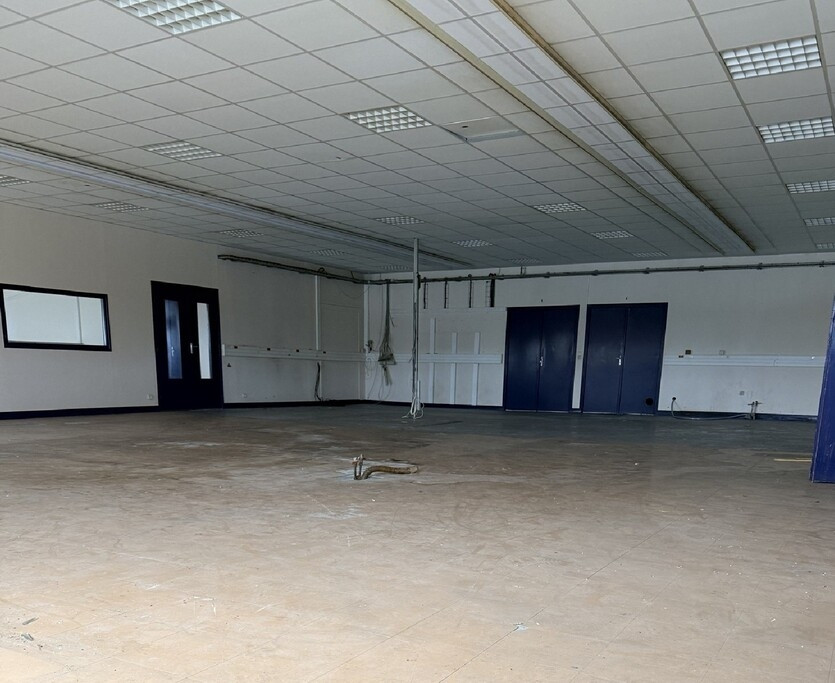 
                                                Location
                                                 À louer – Local d'activités de 4 000 m² à Saint-Amand-Montrond – Cher (18)
