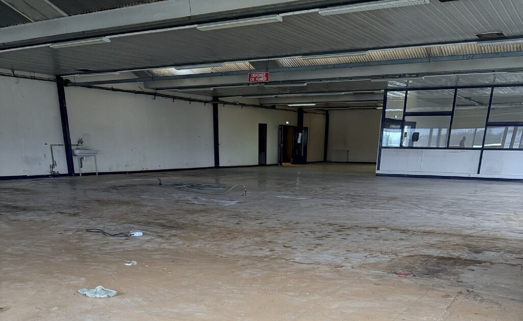 
                                                Location
                                                 À louer – Local d'activités de 4 000 m² à Saint-Amand-Montrond – Cher (18)