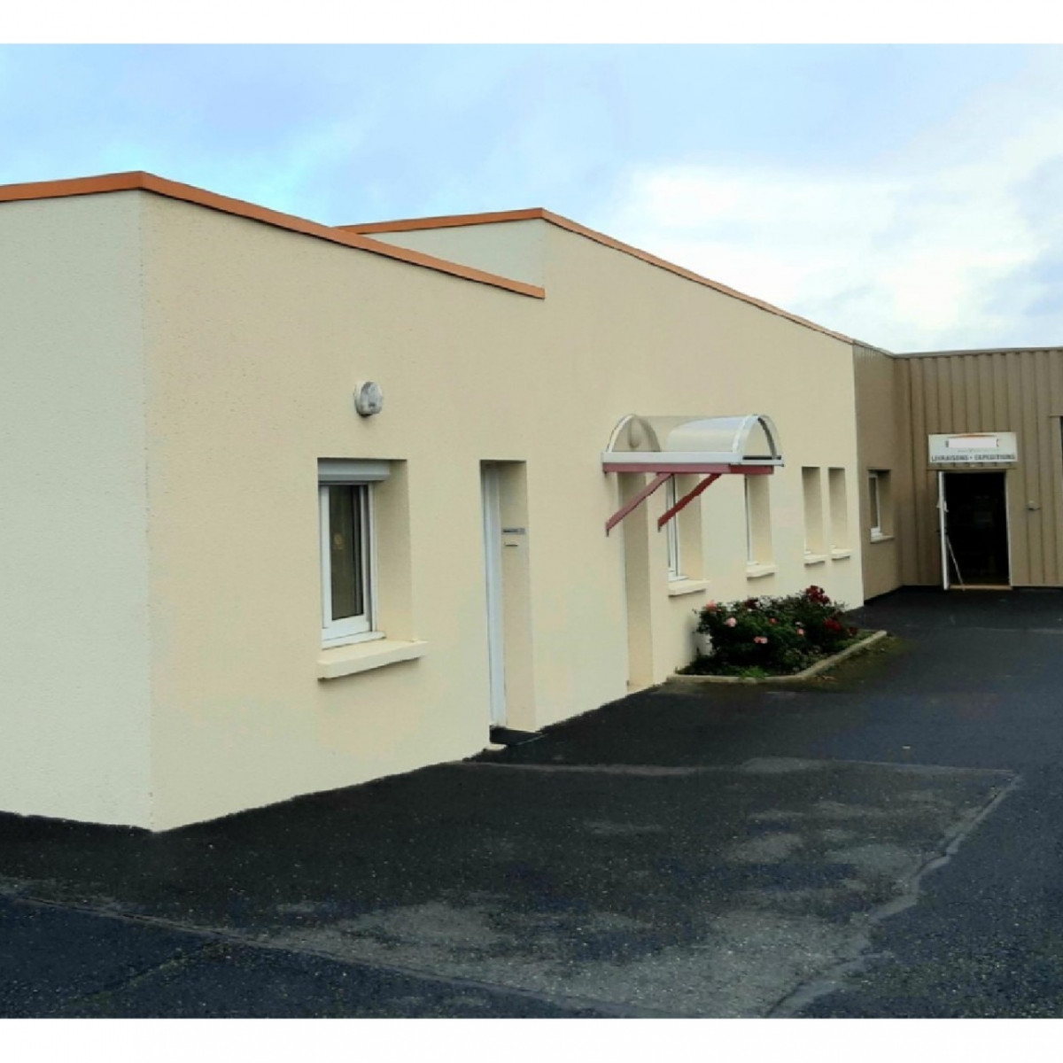 
                                                Location
                                                 À louer - Local d'activités de 500 m² à Vendôme - Loir-et-Cher (41)