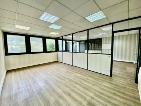 
                                                Location
                                                 À louer – Local d'activités de 503 m² à Oudalle – Seine-Maritime (76)