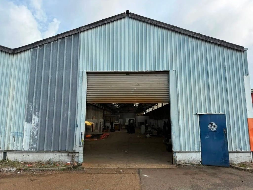 
                                                Location
                                                 À louer – Local d'activités de 560 m² à Sandouville – Seine-Maritime (76)