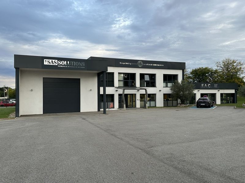 
                                                Location
                                                 À louer – Local d'activités de 630 m² au sein de la Zone OZE Gabrielat à Pamiers – Ariège (09)