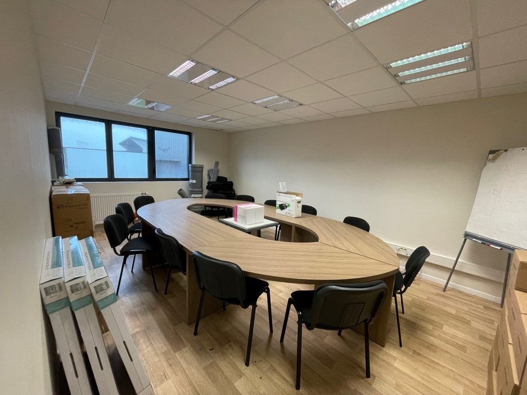 
                                                Location
                                                 À louer – Local d'activités de 700 m² dans la Zone d'activités Marcel Doret à Calais (62)
