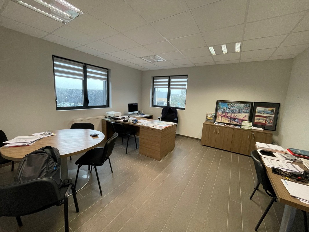
                                                Location
                                                 À louer – Local d'activités de 700 m² dans la Zone d'activités Marcel Doret à Calais (62)